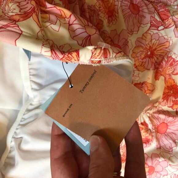 Shade & Shore NWT Women's Peach Floral Shirred Bandeau Swimsuit L (12/14) - Picture 5 of 11